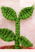 Shape two leaves on both sides of each chain